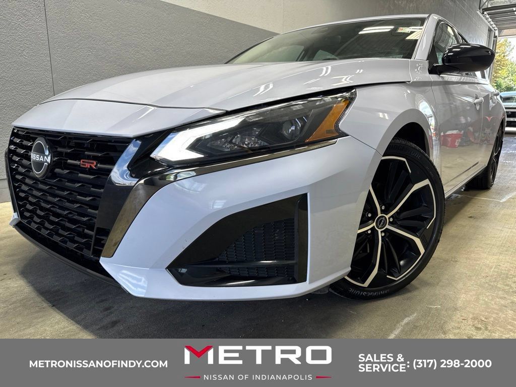 Used 2024 Nissan Altima 2.5 SR FWD image 1