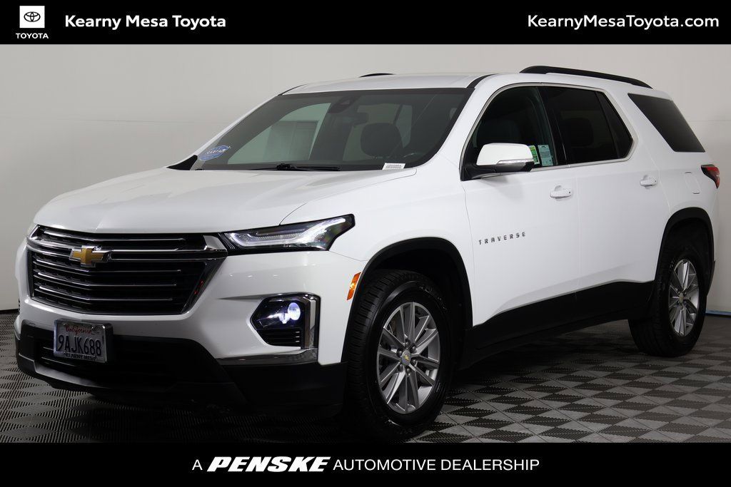 Used 2022 Chevrolet Traverse LT FWD image 1