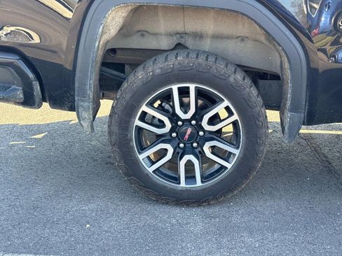 Used 2024 GMC Sierra 1500 AT4 w/ Technology Package image 12