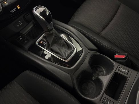 Used 2019 Nissan Rogue SV w/ Premium Package image 27