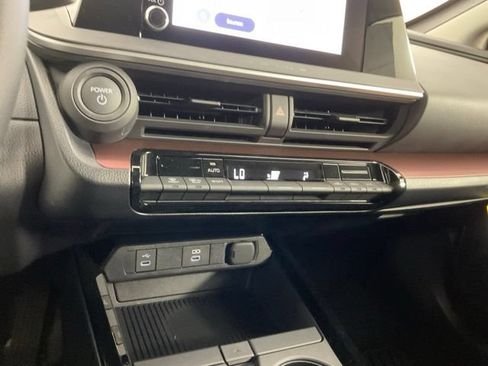Used 2026 Toyota Prius Plug-In Hybrid FWD image 20
