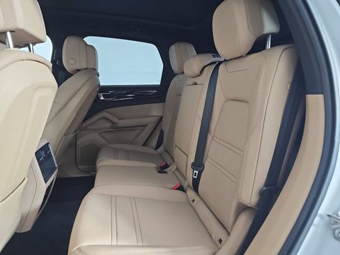 Used 2023 Porsche Cayenne w/ Premium Package AWD/4WD image 14