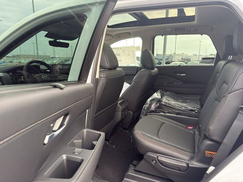 New 2026 Nissan Pathfinder SL image 30
