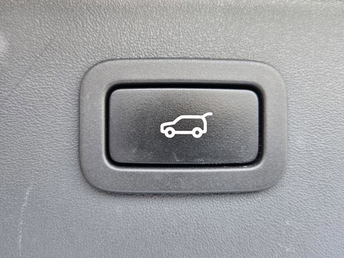 Used 2019 Land Rover Discovery Sport HSE image 17