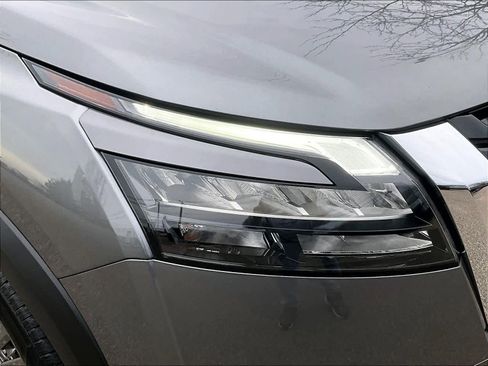 Certified 2024 Nissan Pathfinder S image 32