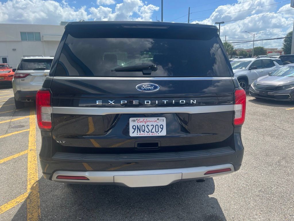 Used 2024 Ford Expedition XLT RWD image 4