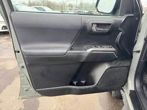 Used 2022 Toyota Tacoma TRD Off-Road w/ Technology Package image 25