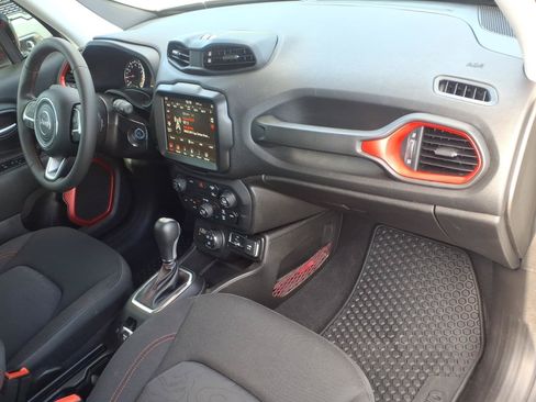 Used 2023 Jeep Renegade Trailhawk AWD/4WD image 10