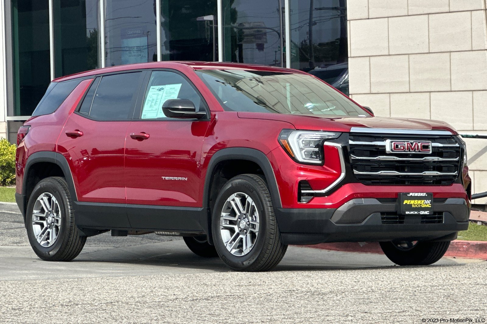 Used 2026 GMC Terrain Elevation w/ Technology Package II FWD image 1