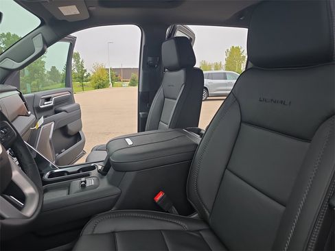 New 2026 GMC Sierra 2500 Denali w/ Denali Reserve Package image 15