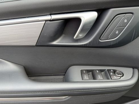 Used 2025 Buick Enclave Preferred AWD/4WD image 8