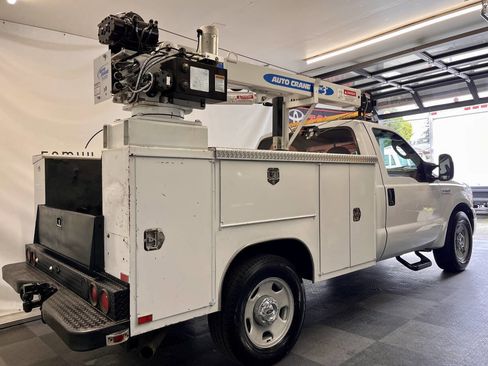 Used 2005 Ford F350 2WD Regular Cab Super Duty image 2