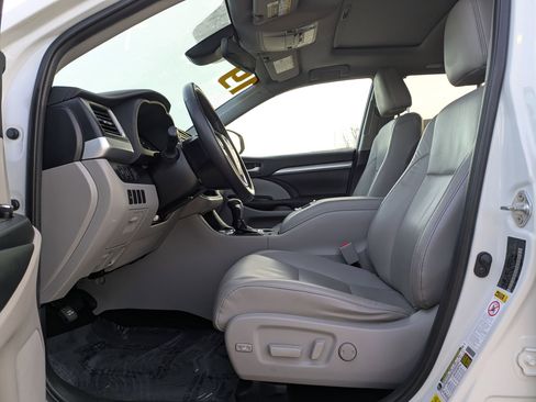 Used 2019 Toyota Highlander XLE image 13