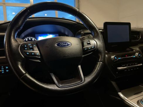 Used 2020 Ford Explorer XLT w/ Equipment Group 202A image 14