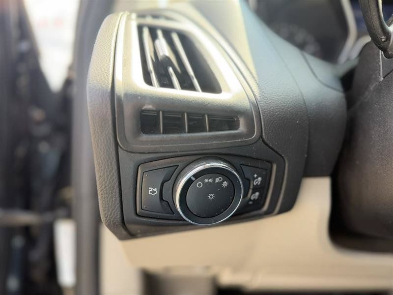 Used 2013 Ford Focus SE w/ Cargo Management Pkg FWD image 22