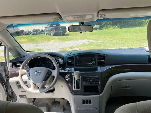 Used 2016 Nissan Quest SV image 12