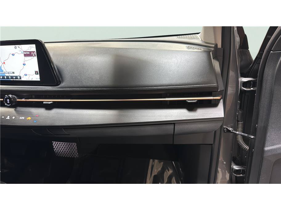 Used 2024 Nissan Ariya AWD image 28