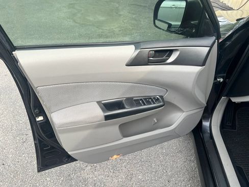 Used 2013 Subaru Forester 2.5X AWD/4WD image 5