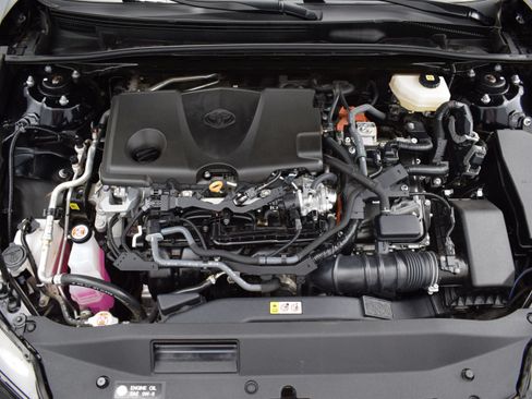 Used 2025 Toyota Camry LE FWD image 9