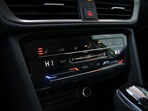 New 2025 Volkswagen Taos SE image 6