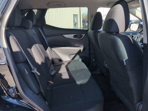 Used 2022 Nissan Rogue Sport S image 15