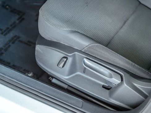 Used 2016 Volkswagen Golf S image 34