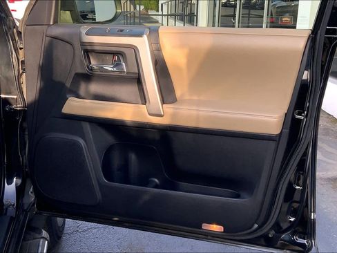 Used 2014 Toyota 4Runner SR5 Premium image 24