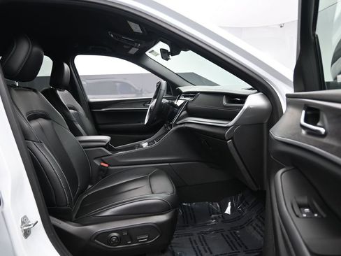 Used 2025 Jeep Grand Cherokee Limited image 33