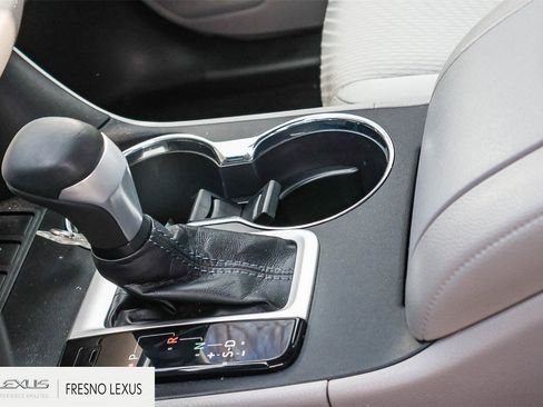 Used 2019 Toyota Highlander LE image 20