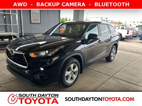 Used 2023 Toyota Highlander LE AWD/4WD image 1