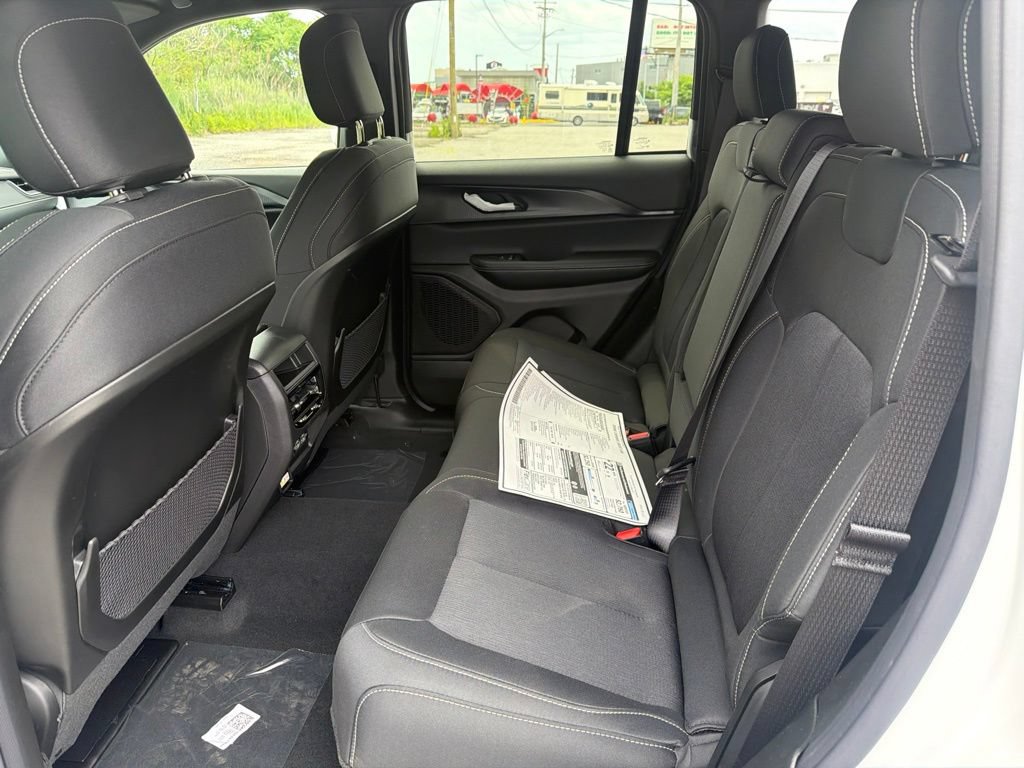 New 2026 Jeep Grand Cherokee Laredo X AWD/4WD image 19