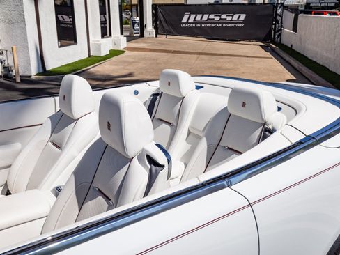 Used 2017 Rolls-Royce Dawn image 29