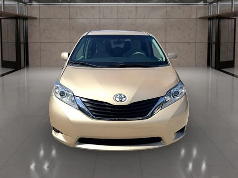 Used 2014 Toyota Sienna LE FWD image 8