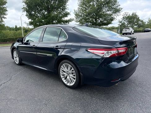 Used 2020 Toyota Camry XLE w/ Sunroof Package FWD image 4