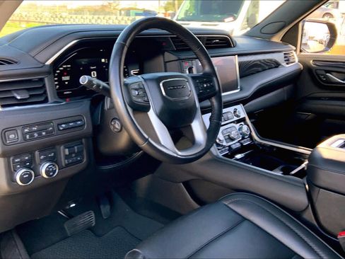 Used 2022 GMC Yukon XL Denali w/ Denali Premium Package image 15