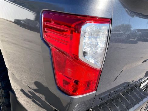 Used 2019 Nissan Titan SV w/ SV Convenience Package image 26