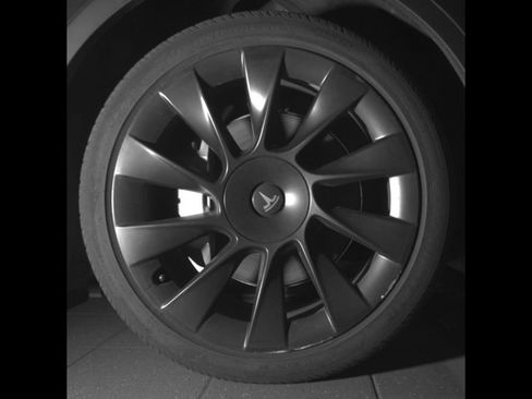 Used 2024 Tesla Model Y Long Range AWD/4WD image 10