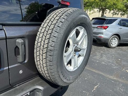 Used 2018 Jeep Wrangler Unlimited Sport S AWD/4WD image 16