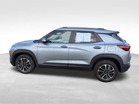 Used 2025 Chevrolet TrailBlazer LT image 3