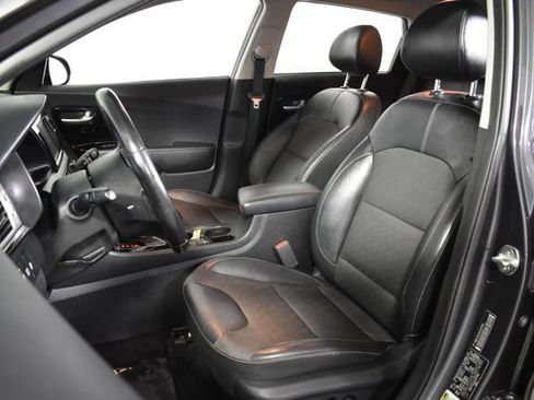 Used 2018 Kia Niro EX w/ EX Touring Graphite Edition FWD image 10