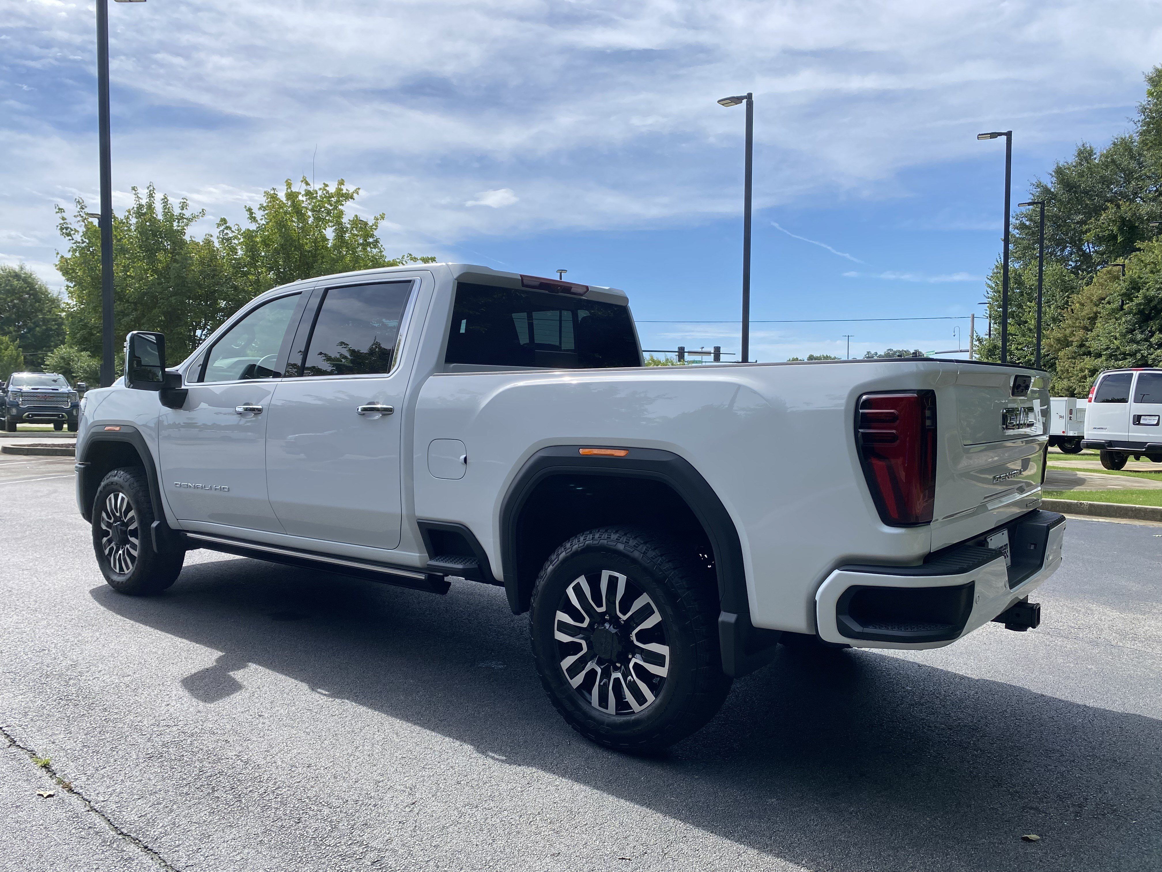 Used 2026 GMC Sierra 2500 Denali Ultimate AWD/4WD image 7