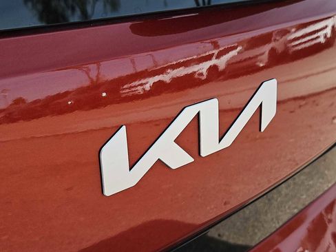 Used 2022 Kia Soul LX image 12