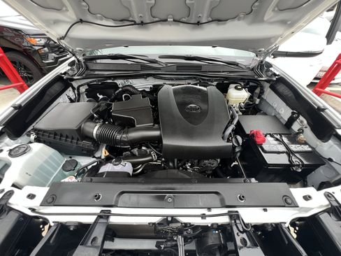 Used 2022 Toyota Tacoma TRD Off-Road w/ Technology Package image 34