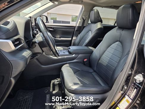 Used 2021 Toyota Highlander XLE FWD image 9
