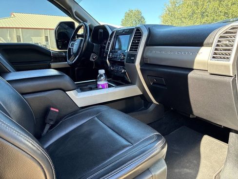 Used 2017 Ford F250 Lariat w/ Chrome Package image 31