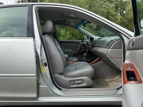 Used 2002 Toyota Camry XLE image 24