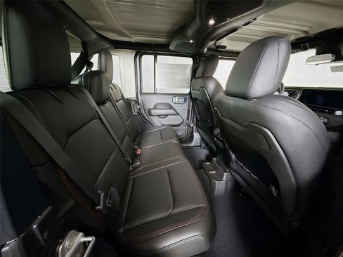 New 2026 Jeep Wrangler Unlimited Rubicon w/ Xtreme 35 Tire Package image 19