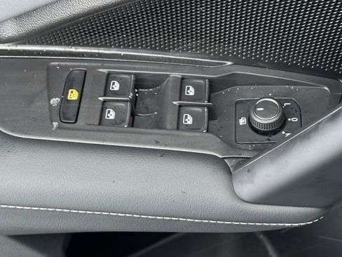 Certified 2025 Volkswagen Tiguan SE image 21