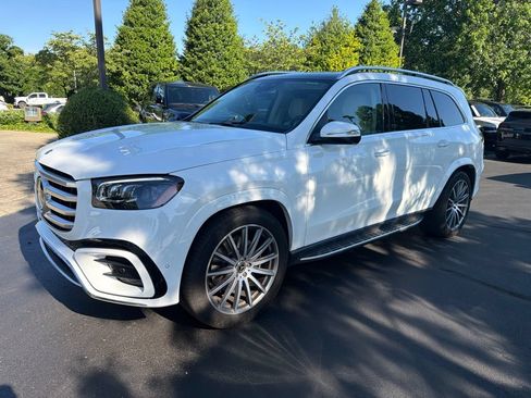 Used 2024 Mercedes-Benz GLS 580 4MATIC image 2
