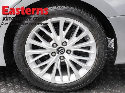 Used 2019 Toyota Camry XLE image 8